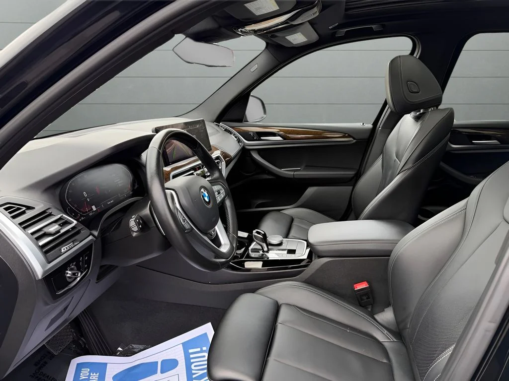 Used 2023 Black BMW xDrive30i image 18