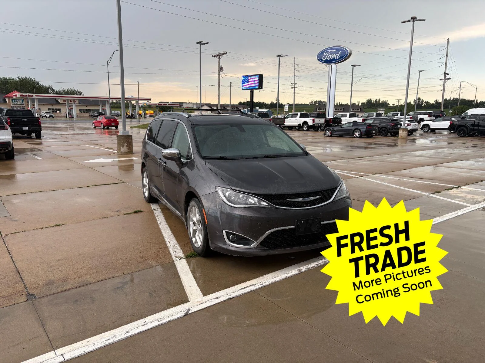 Used 2018 Granite Crystal Metallic Clearcoat Chrysler Limited image 2