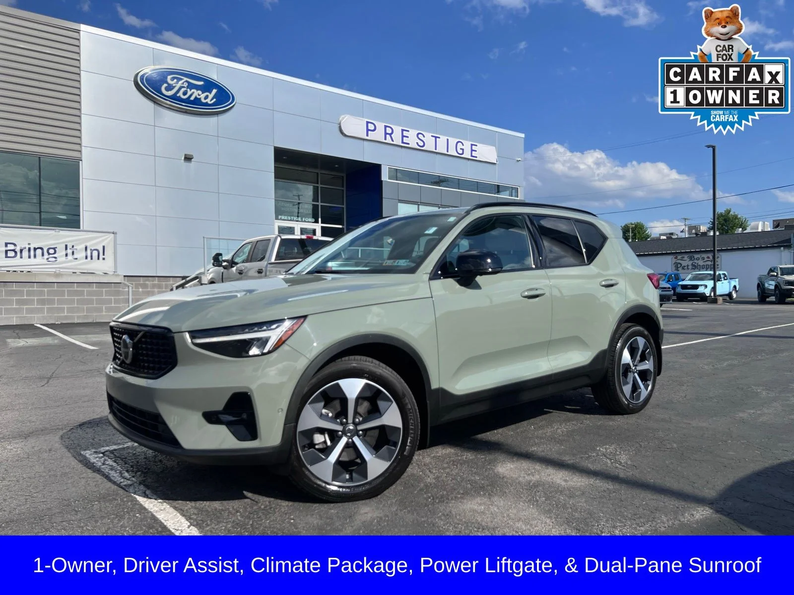2023 Volvo XC40 B5 Plus Dark AWD's photo