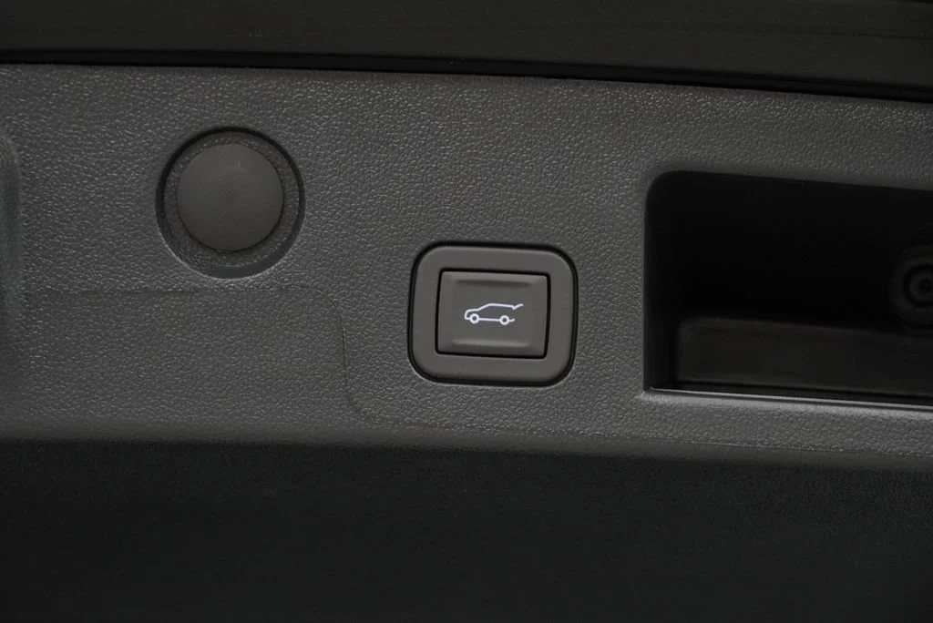 New 2027 Mosaic Black Metallic Chevrolet LT image 25