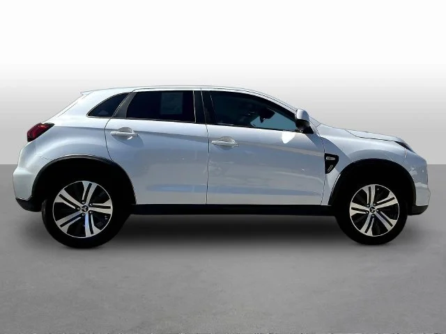 Used 2021 White Mitsubishi 2.0 ES image 9