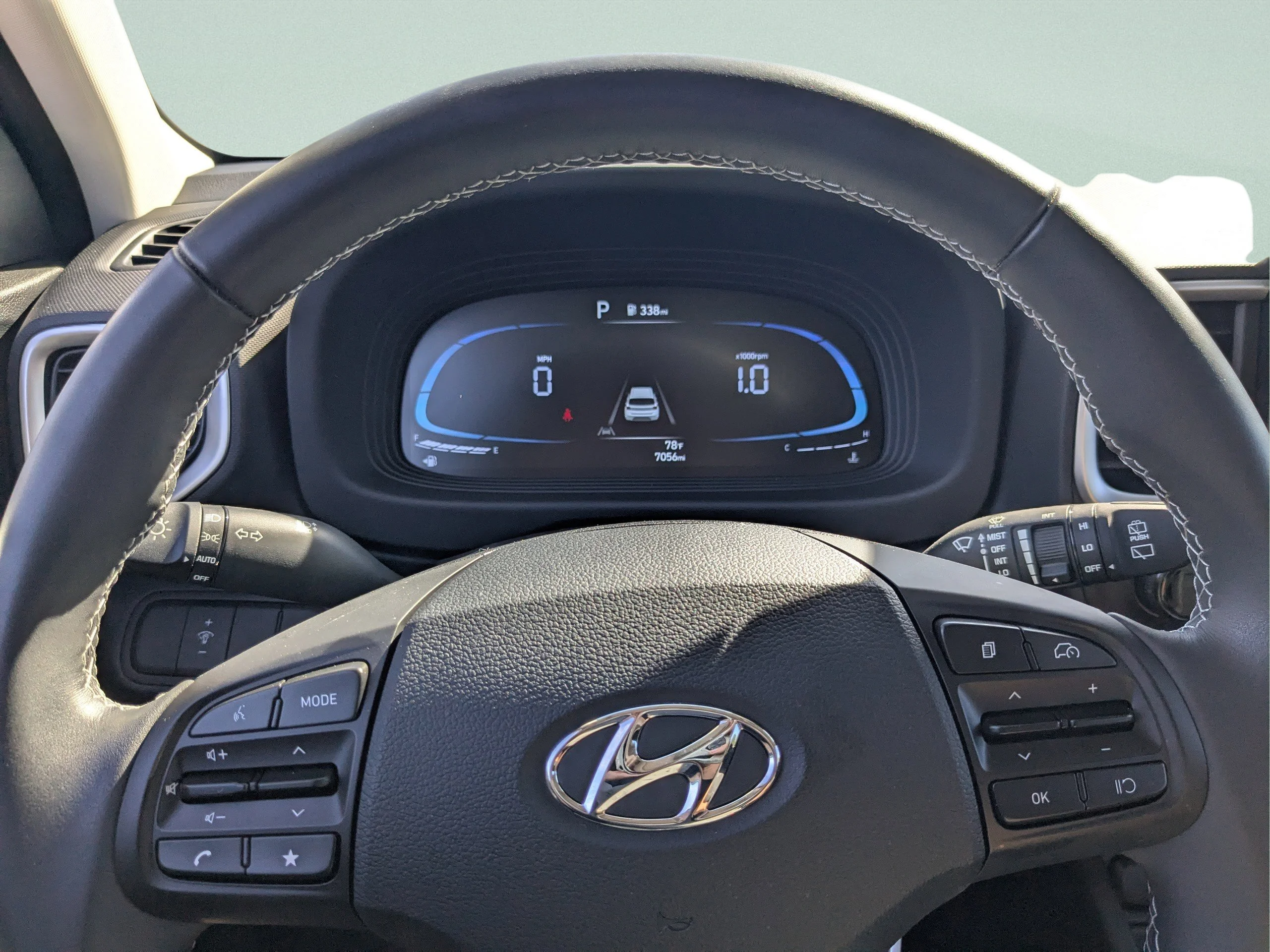 Used 2025 Lunar White Hyundai SEL image 25