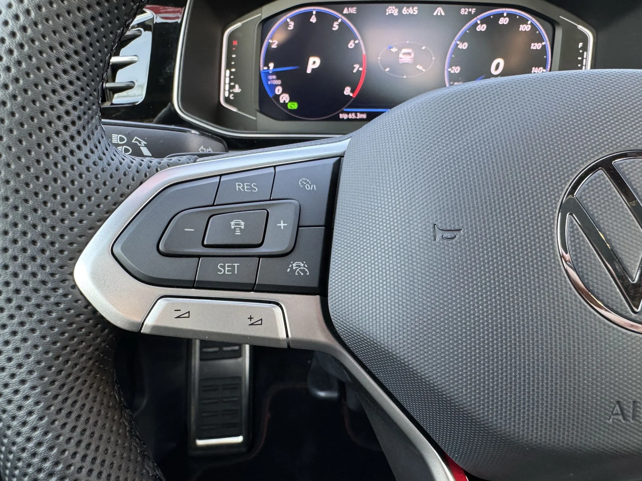 New 2026 Monument Gray w/Deep Black Roof Volkswagen Autobahn image 18