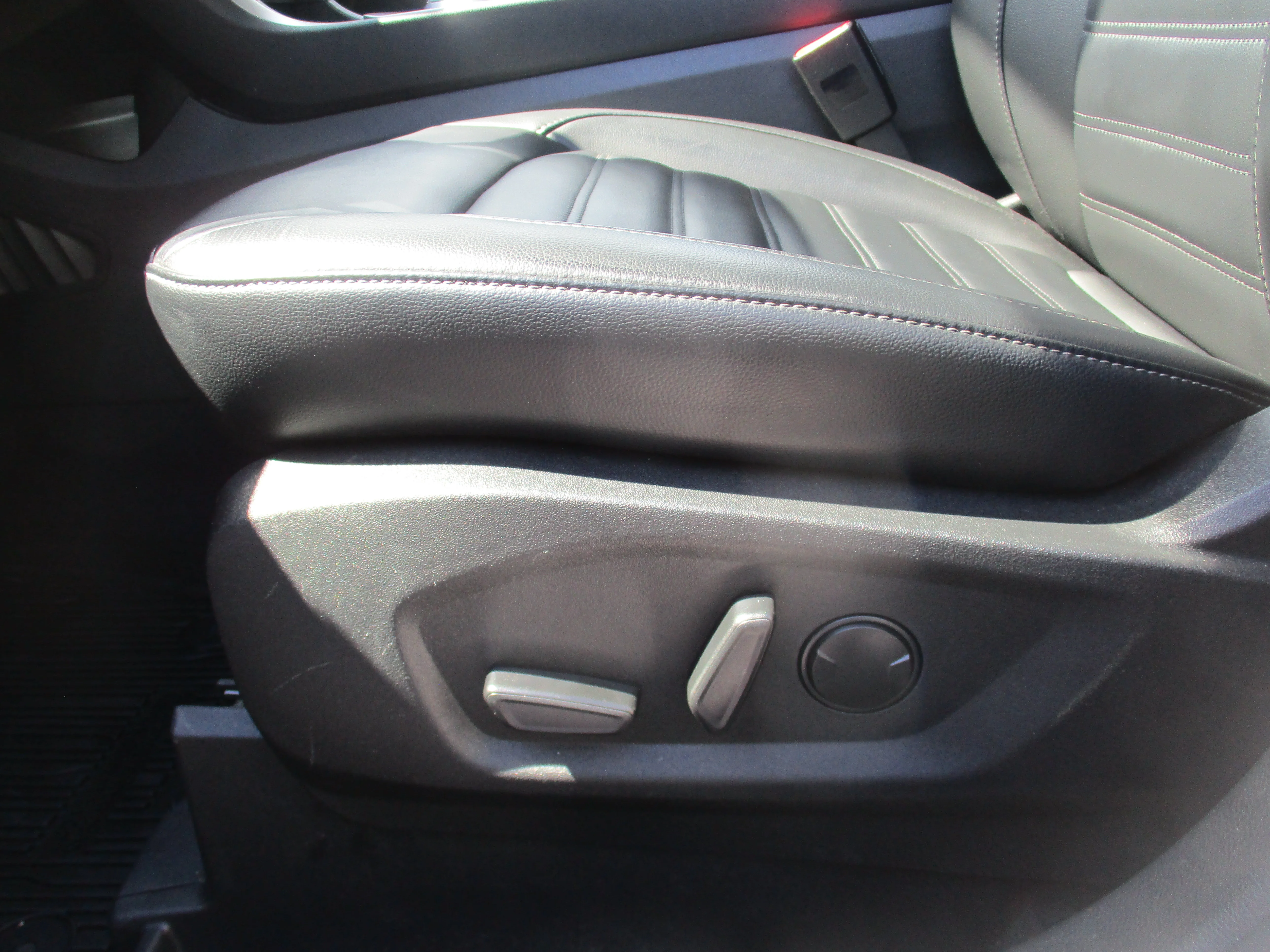 Used 2023 Star White Metallic Tri-Coat Ford SEL image 30