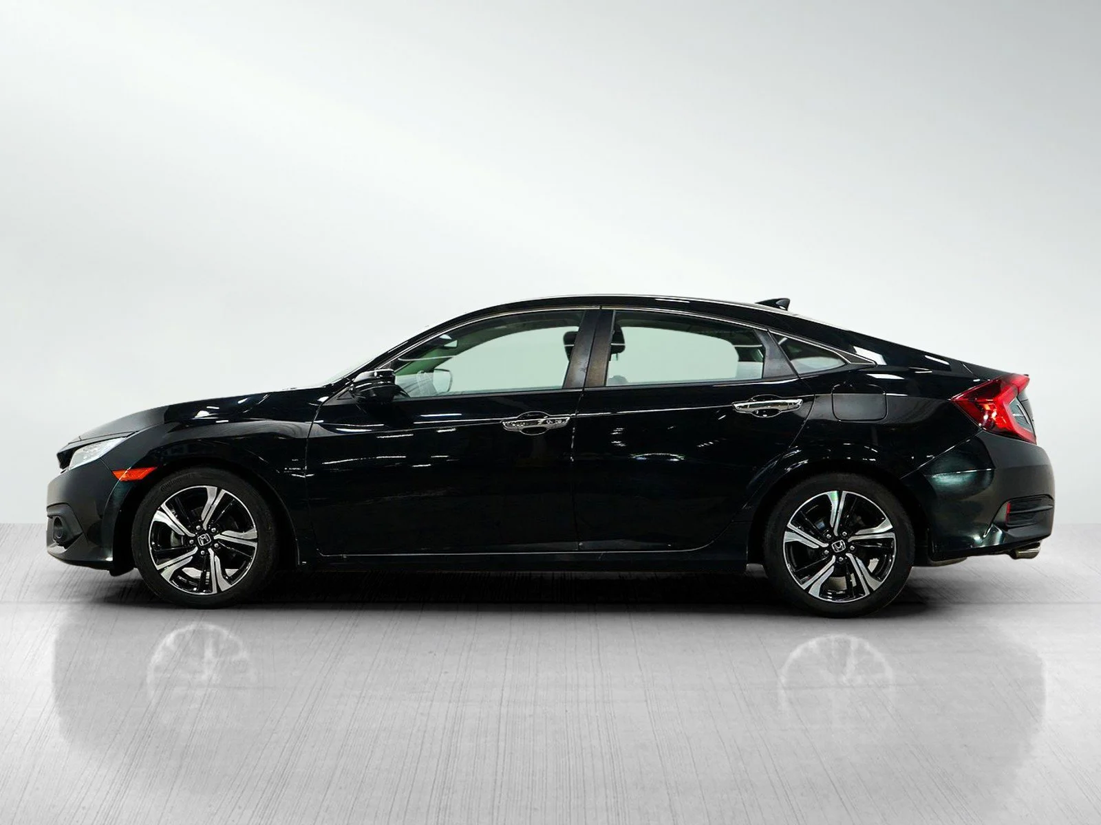 Used 2016 Honda Civic Touring with VIN 19XFC1F94GE001036 for sale in Burnsville, Minnesota