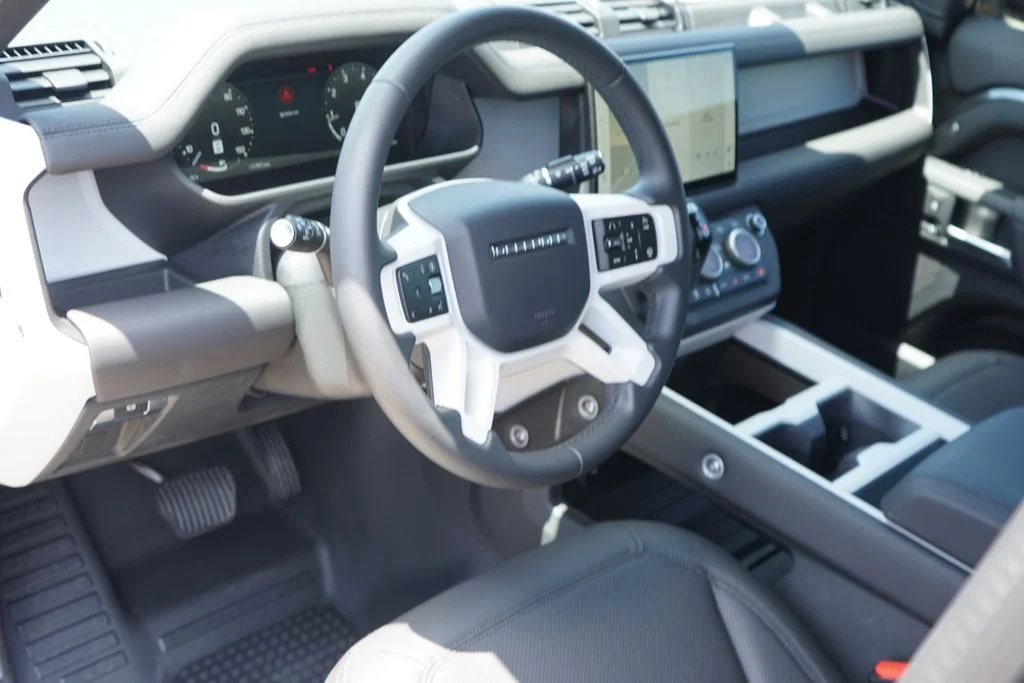 2025 Land Rover Defender S - Photo 13