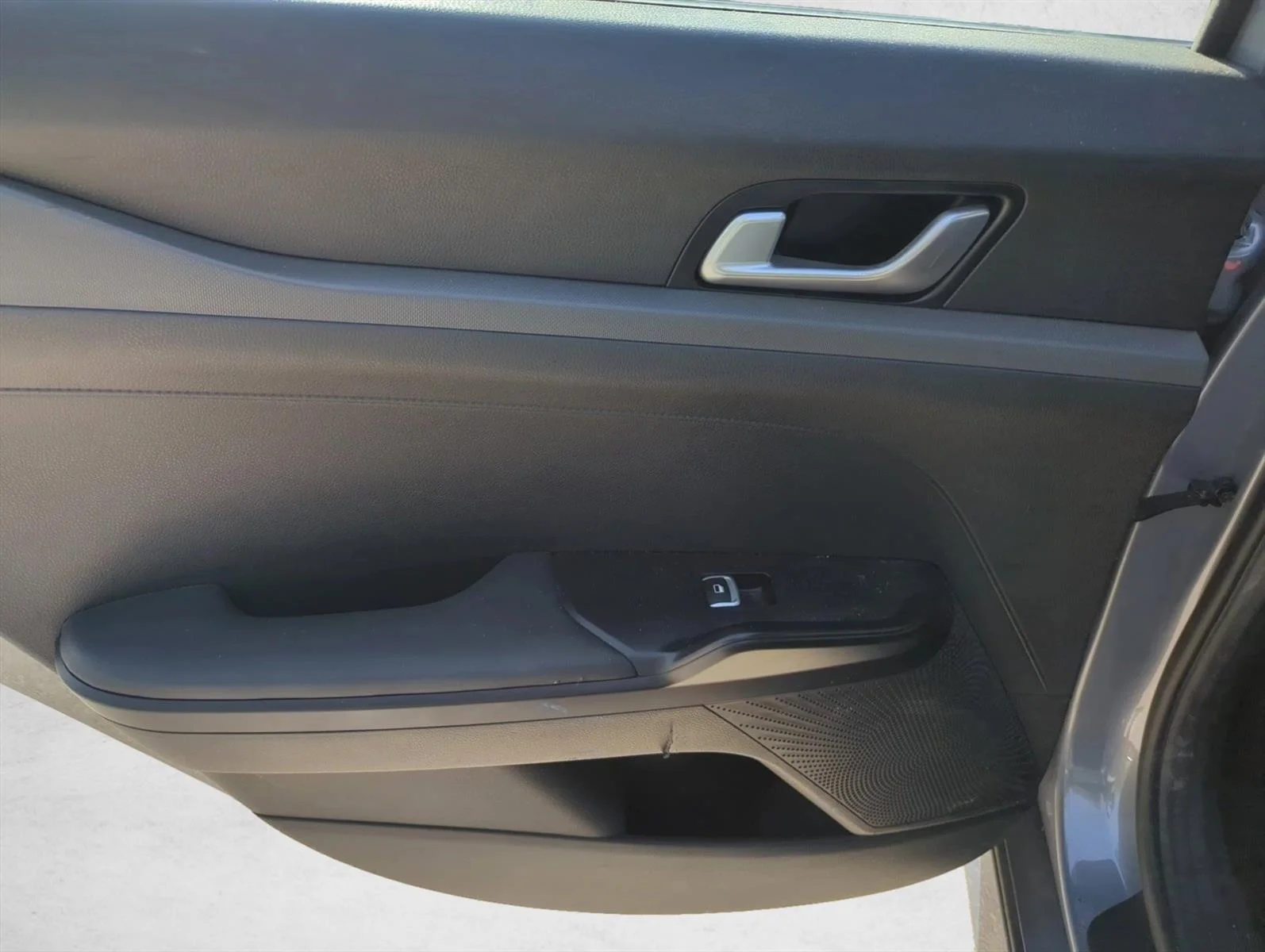 Used 2022 Everlasting Silver Kia LXS image 8