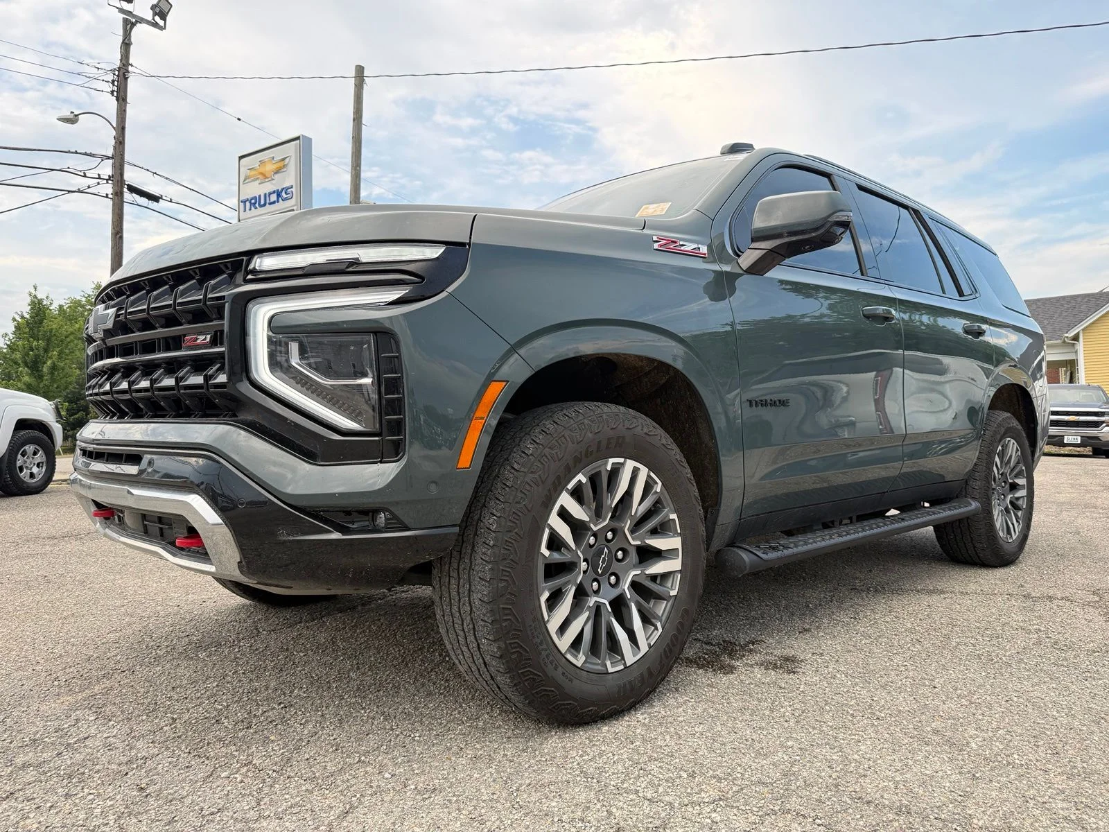 Used 2025 Gray Chevrolet Z71 image 2