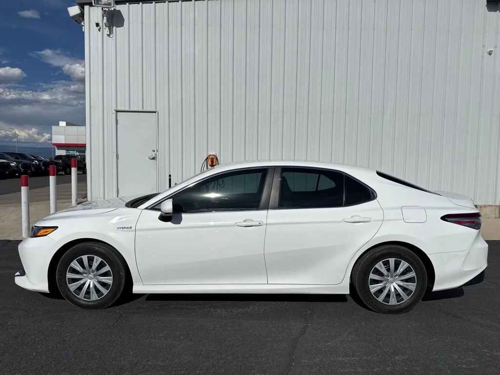 Used 2018 Super White Toyota LE image 6