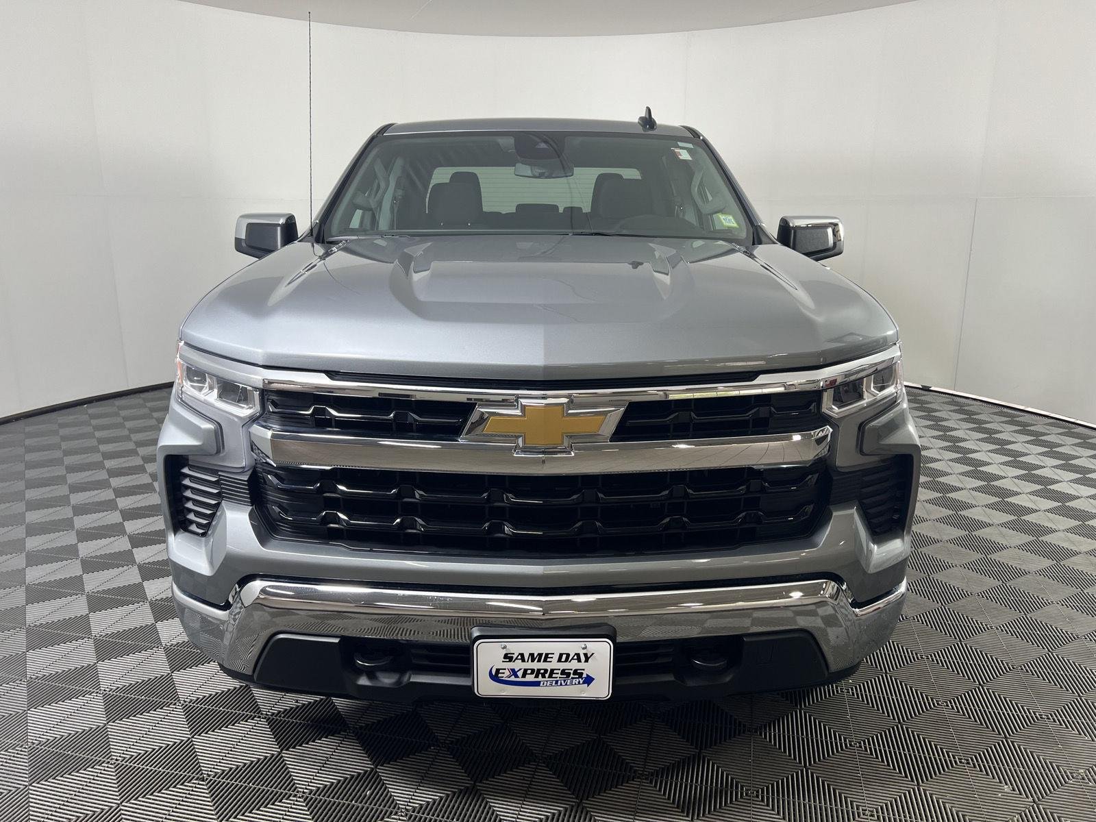 Used 2025 Sterling Gray Metallic Chevrolet LT image 29