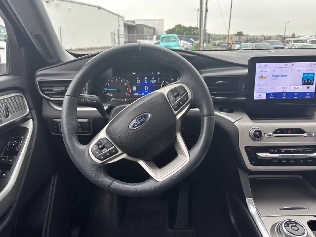 Used 2023 Black Ford XLT image 13