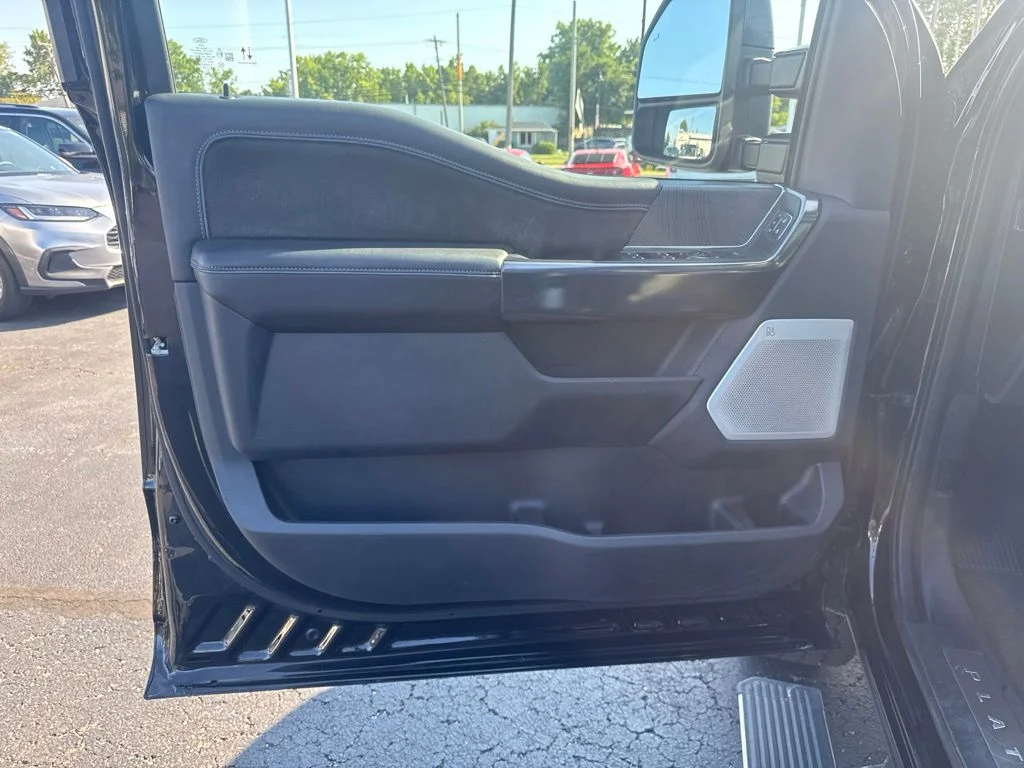 Used 2025 Black Metallic Ford Platinum image 15