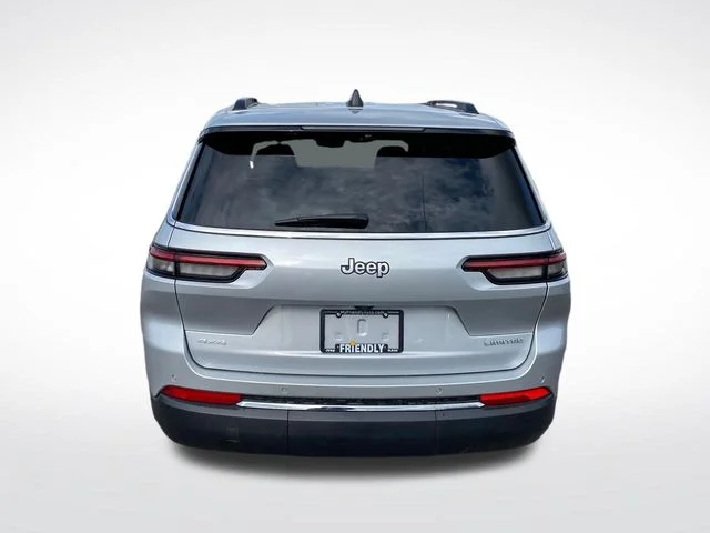 Used 2025 Silver Jeep Limited image 4
