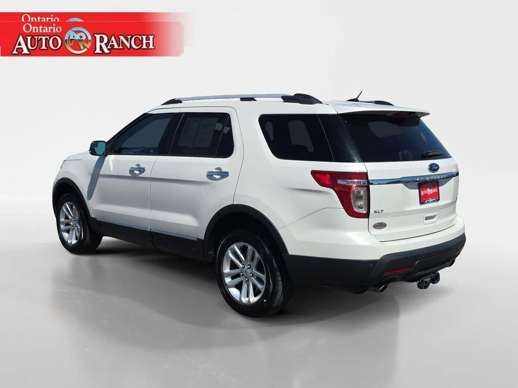 Used 2015 White Platinum Metallic Tri-Coat Ford XLT image 3