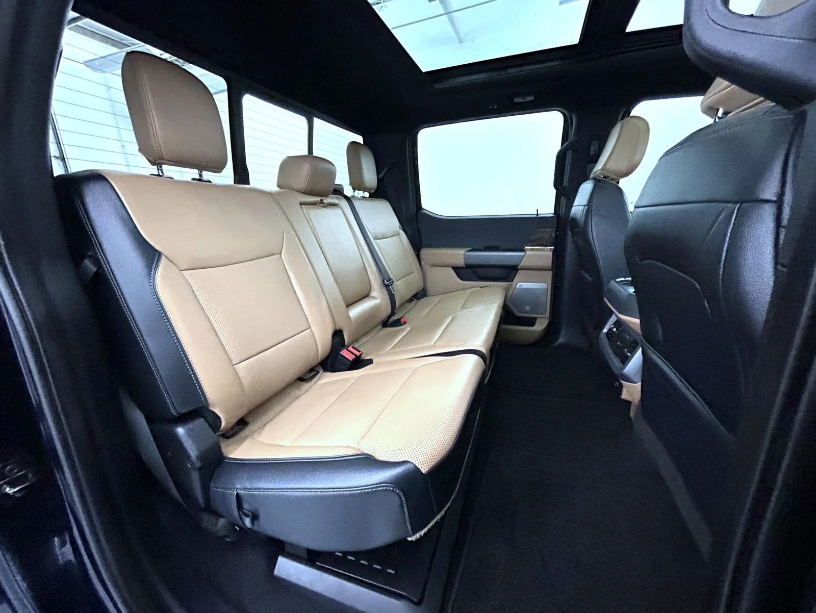 Used 2023 Blue Ford Lariat image 18