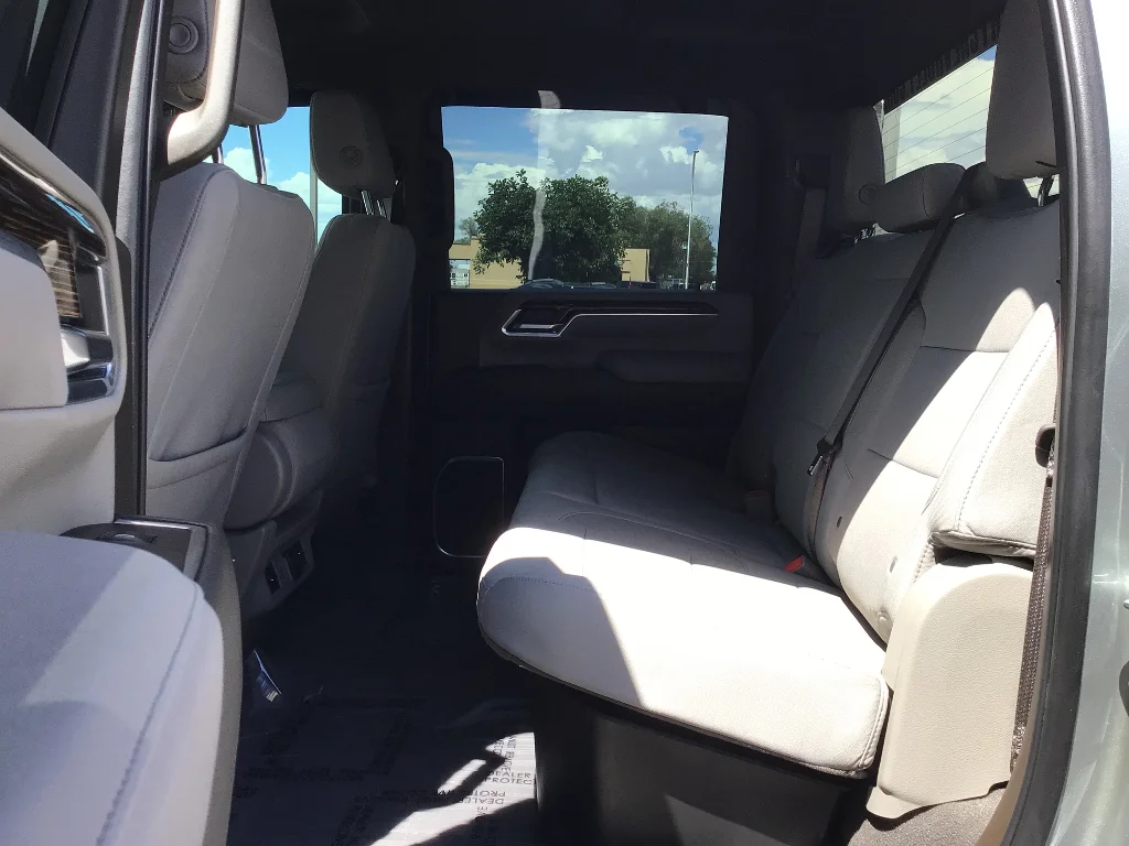 Used 2025 Sterling Metallic GMC SLE image 9