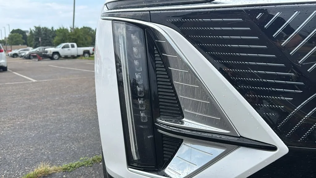 Used 2024 Crystal White Tricoat Cadillac Tech image 18