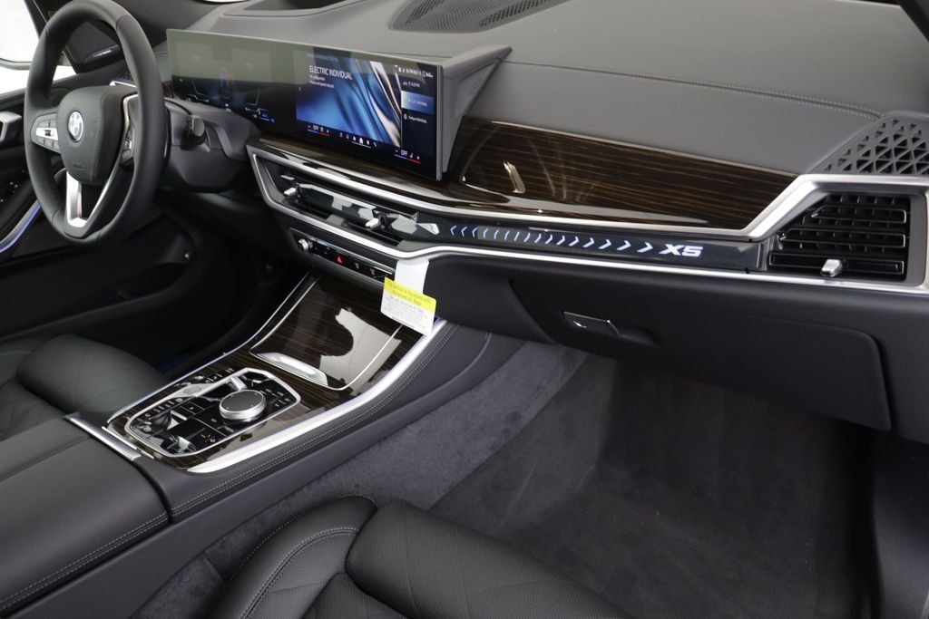 New 2026 Black Sapphire Metallic BMW xDrive50e image 21