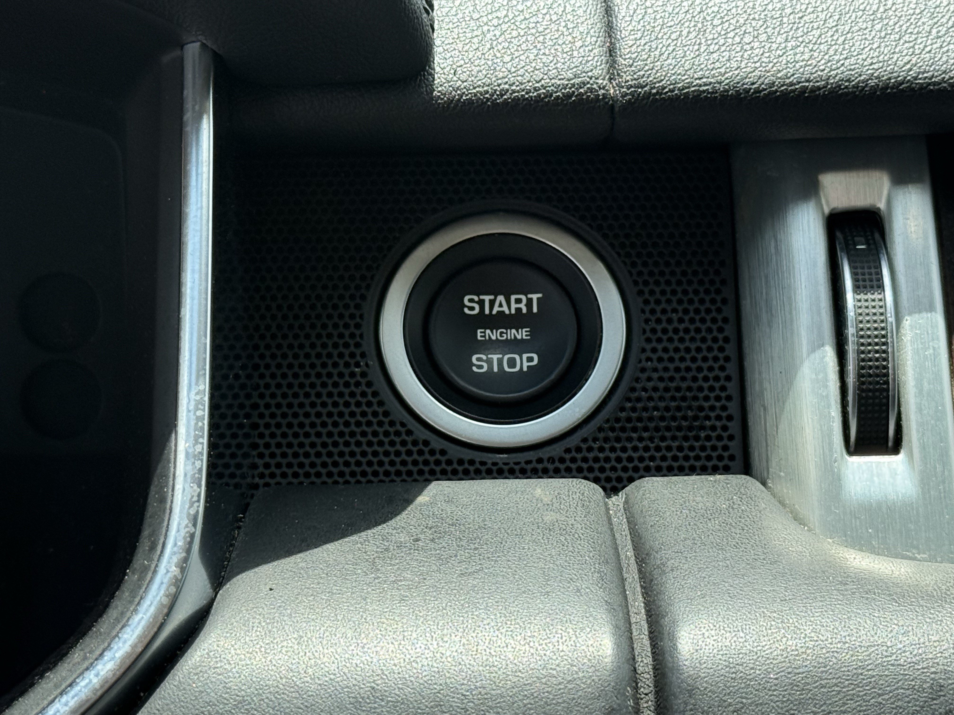 Used 2014 White Land Rover  image 23