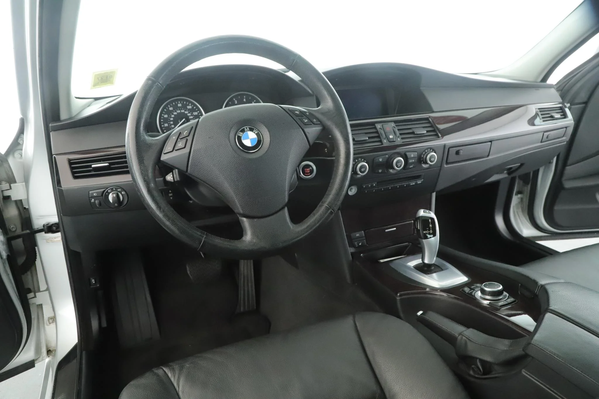 Used 2010 BMW 5 Series 528i with VIN WBANV1C55AC388117 for sale in Amityville, NY