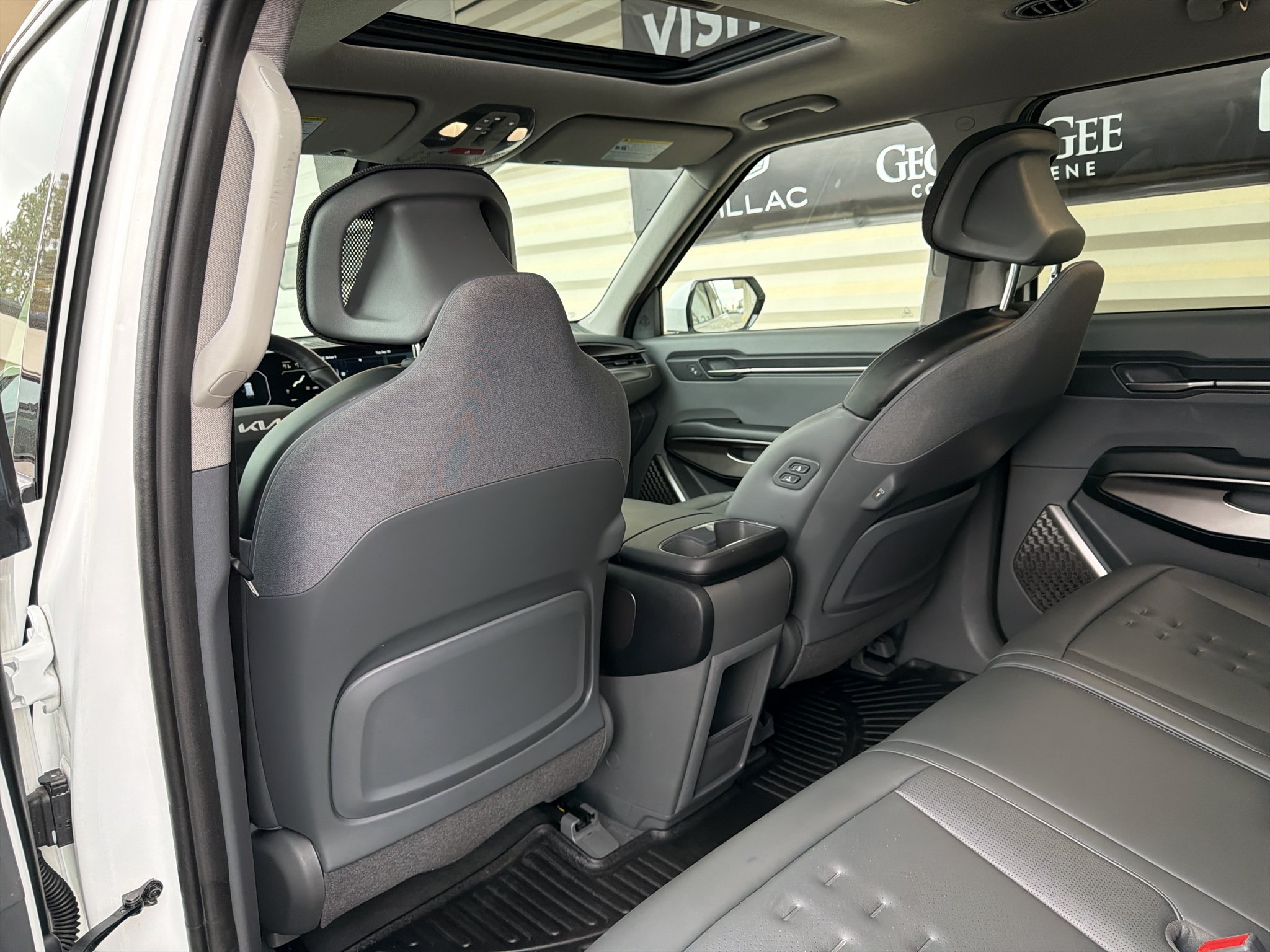 Certified Used 2024 Snow White Pearl Kia Wind image 13