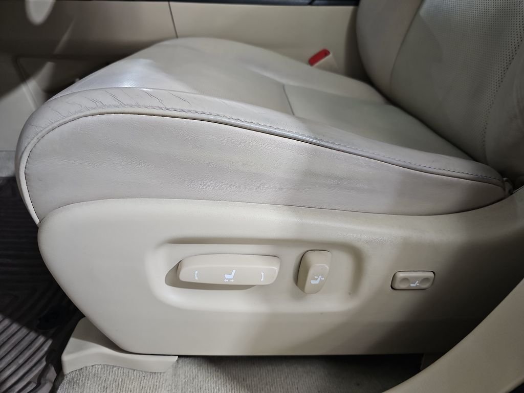 Used 2013 White Lexus 350 image 32