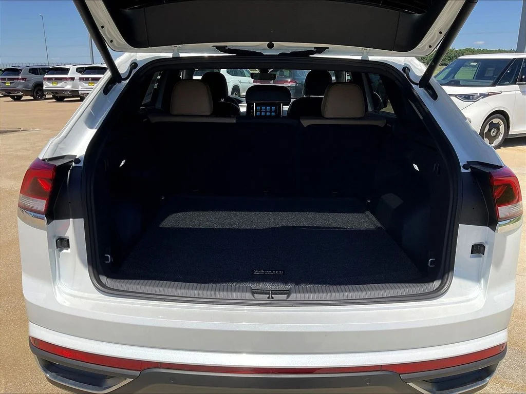 New 2026 White Volkswagen 2.0T SE w/Technology image 14