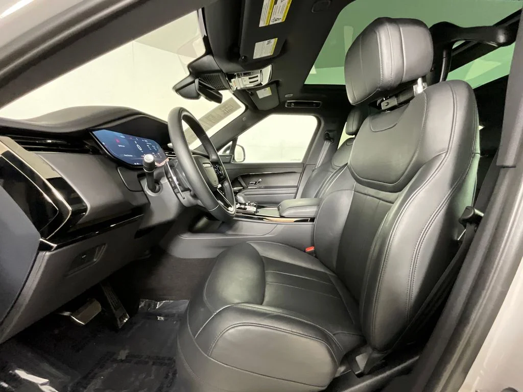 Used 2023 Gray Land Rover SE Dynamic image 16