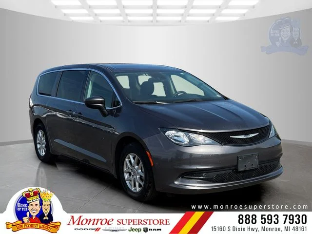 2023 Chrysler Voyager LX's photo