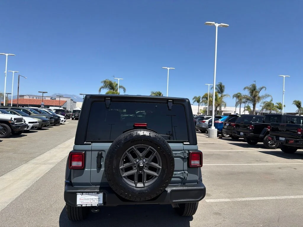 Used 2025 Gray Jeep Sport S image 6