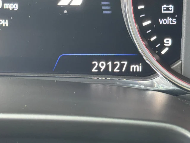 Used 2023 IRIDESCENT PEARL TRICOAT Chevrolet Premier image 28