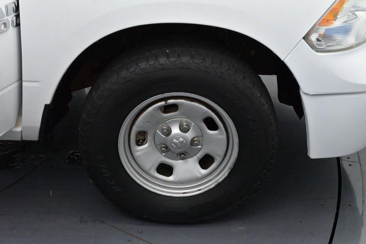 Used 2015 Bright White Clearcoat Ram Tradesman image 28