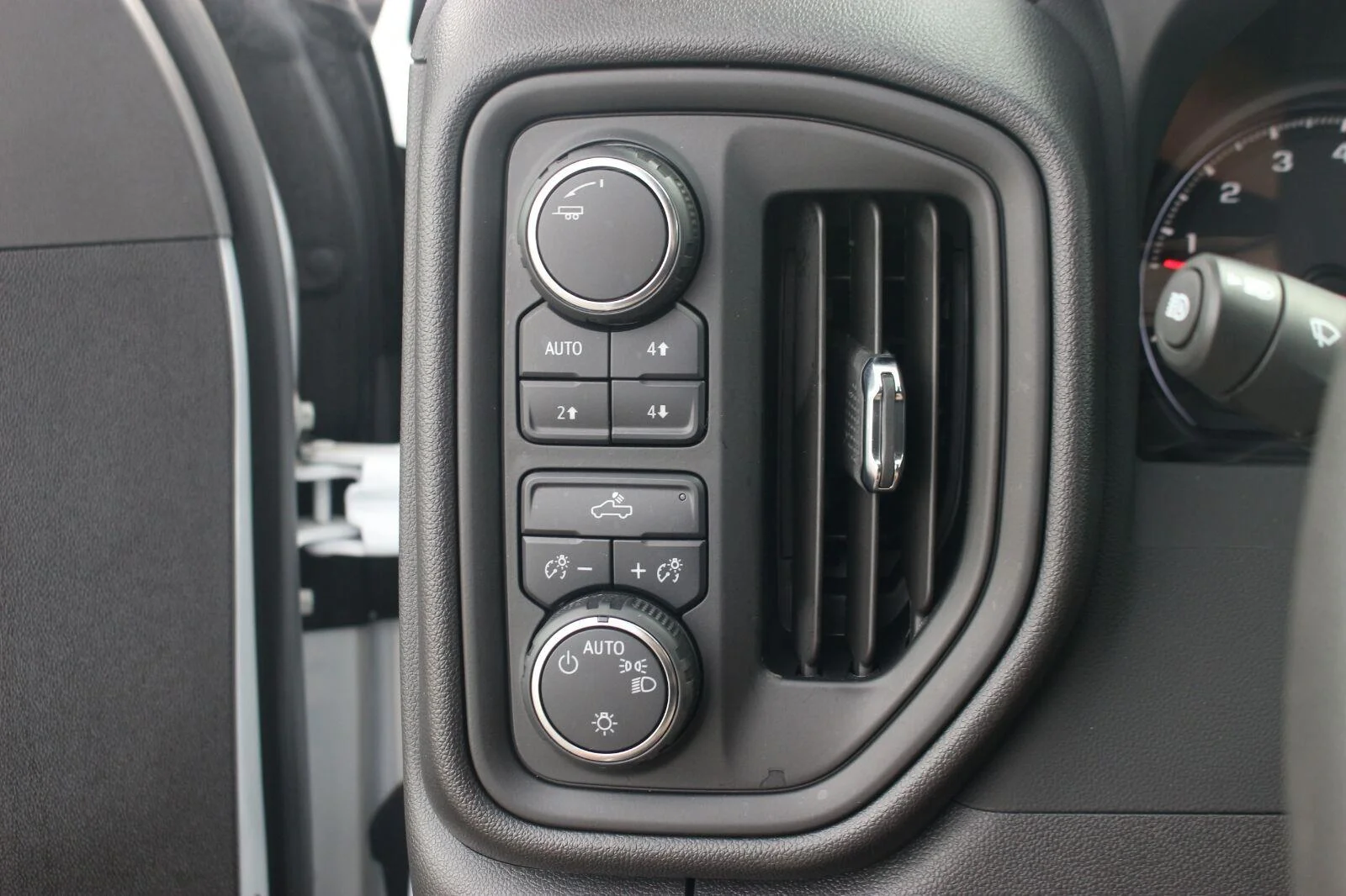Used 2024 Summit White Chevrolet Custom Trail Boss image 31