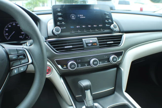 Used 2018 White Honda LX 1.5T image 9