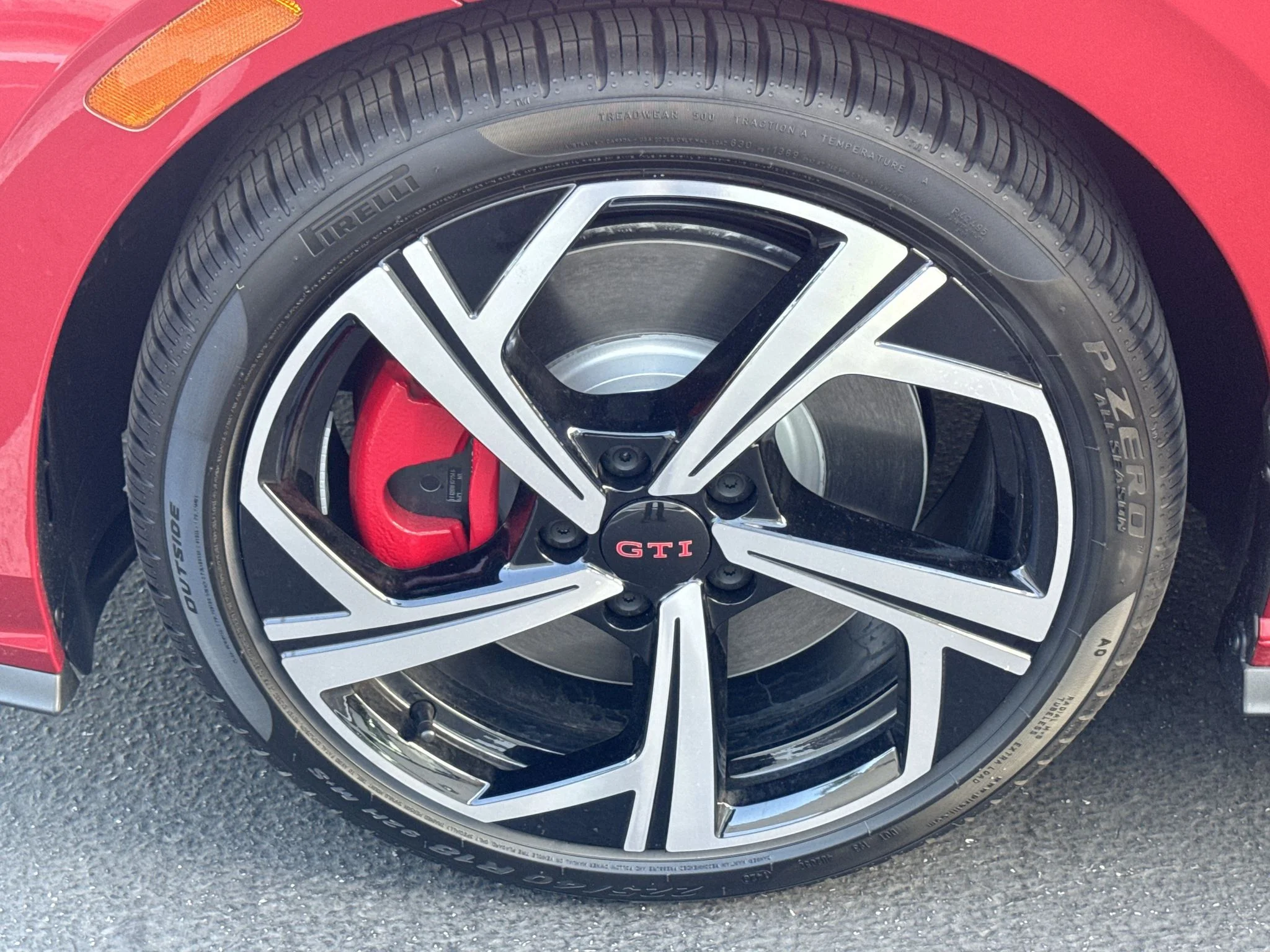 New 2026 Kings Red Metallic Volkswagen SE image 10