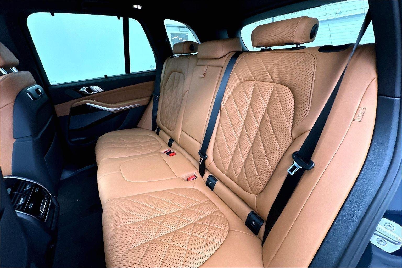 New 2026 Carbon Black Metallic BMW xDrive50e image 28
