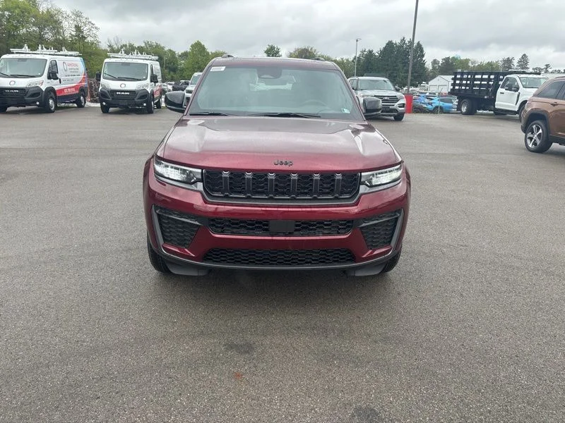 New 2026 Velvet Red Pearl-Coat Exterior Paint Jeep Altitude image 5