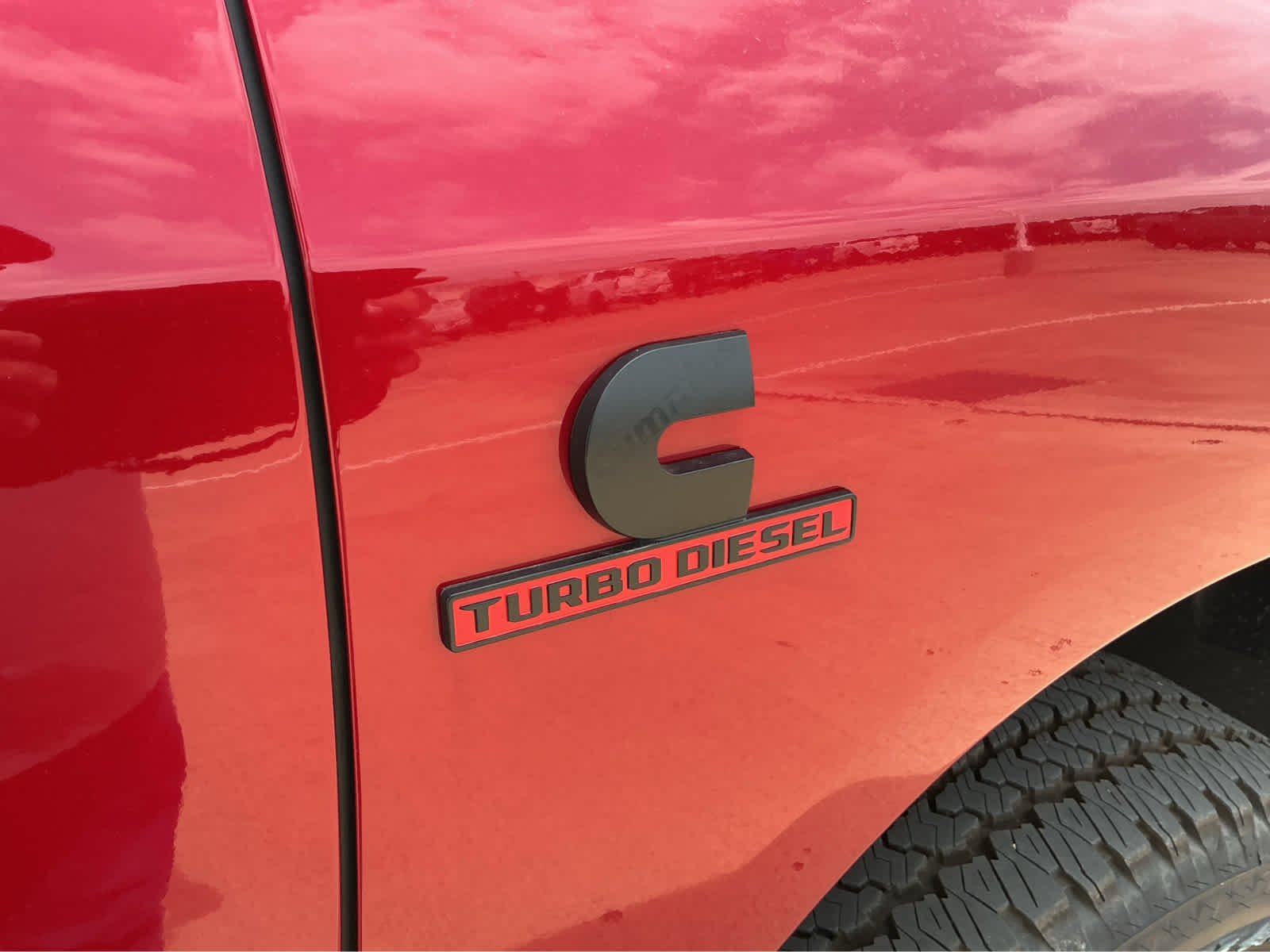 New 2026 Molten Red Pearl-Coat Exterior Paint RAM Laramie image 6
