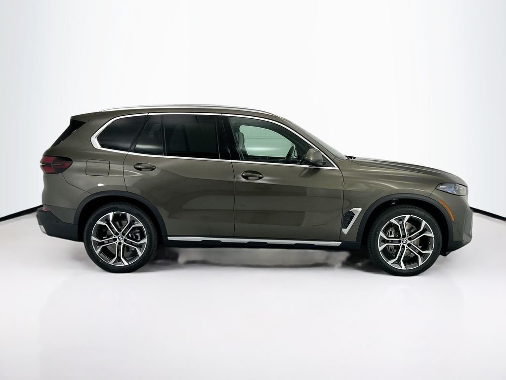 New 2026 Green Metallic BMW sDrive40i image 4