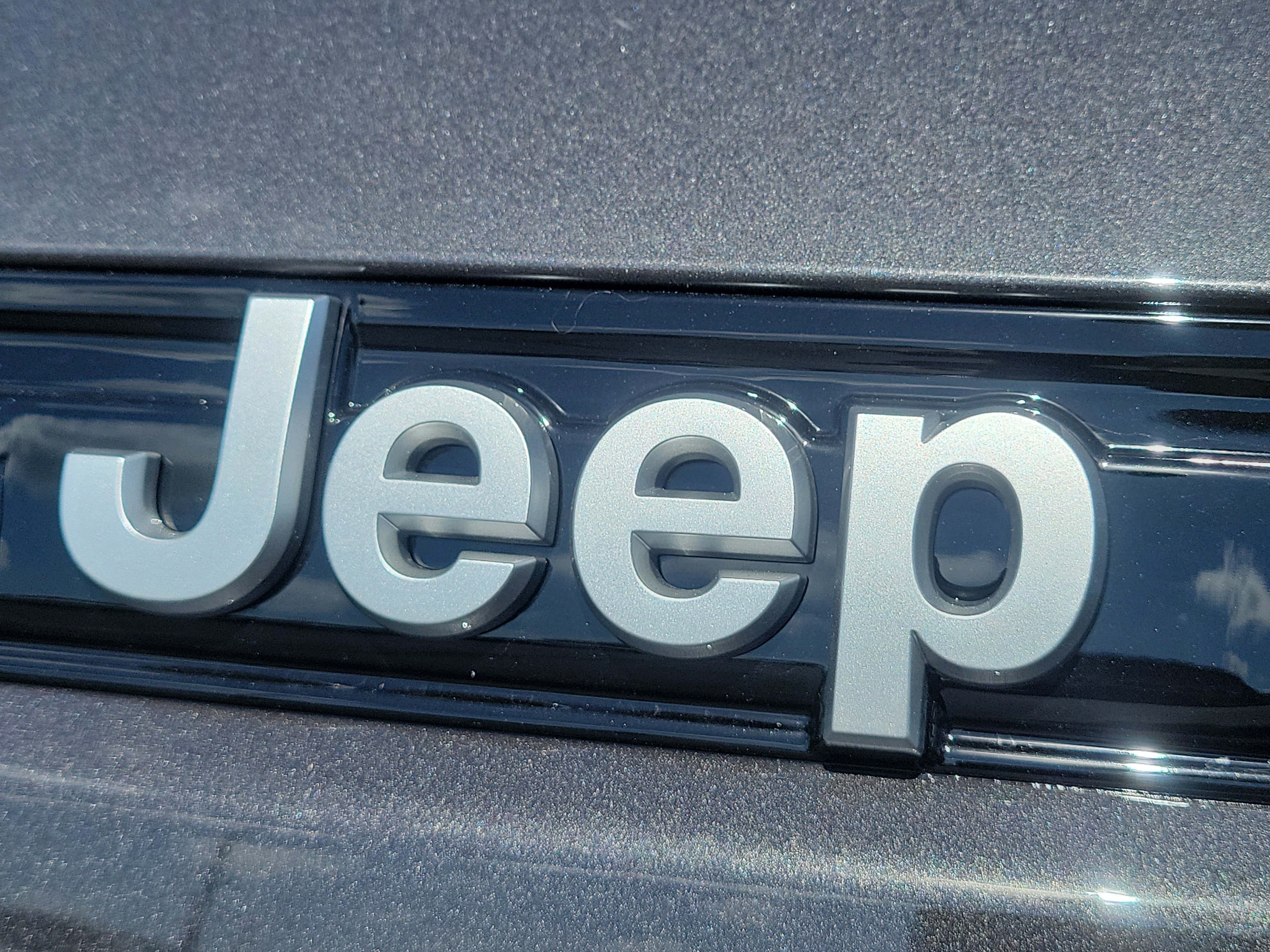 New 2026 Baltic Gray Metallic Clear-Coat Exterior Paint Jeep Limited image 6