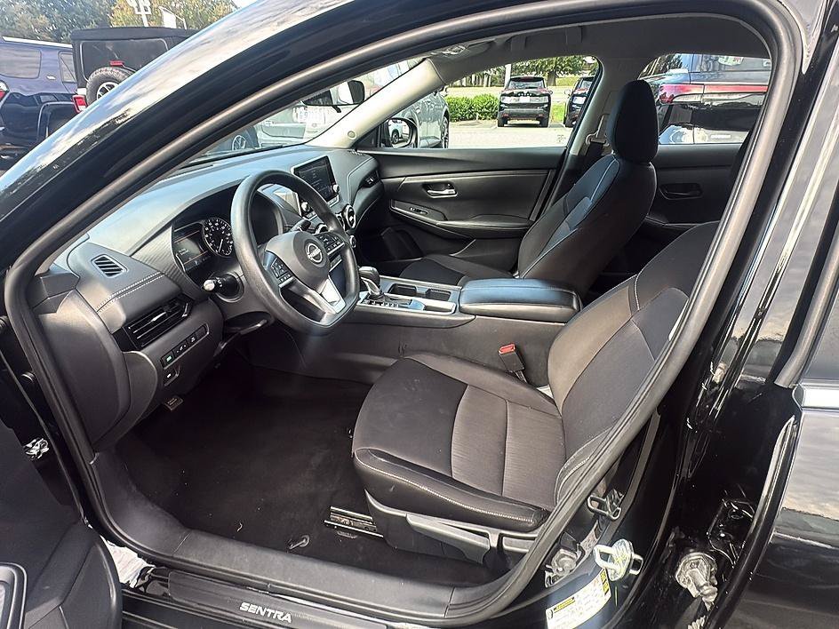 Used 2025 Super Black Nissan SV image 13