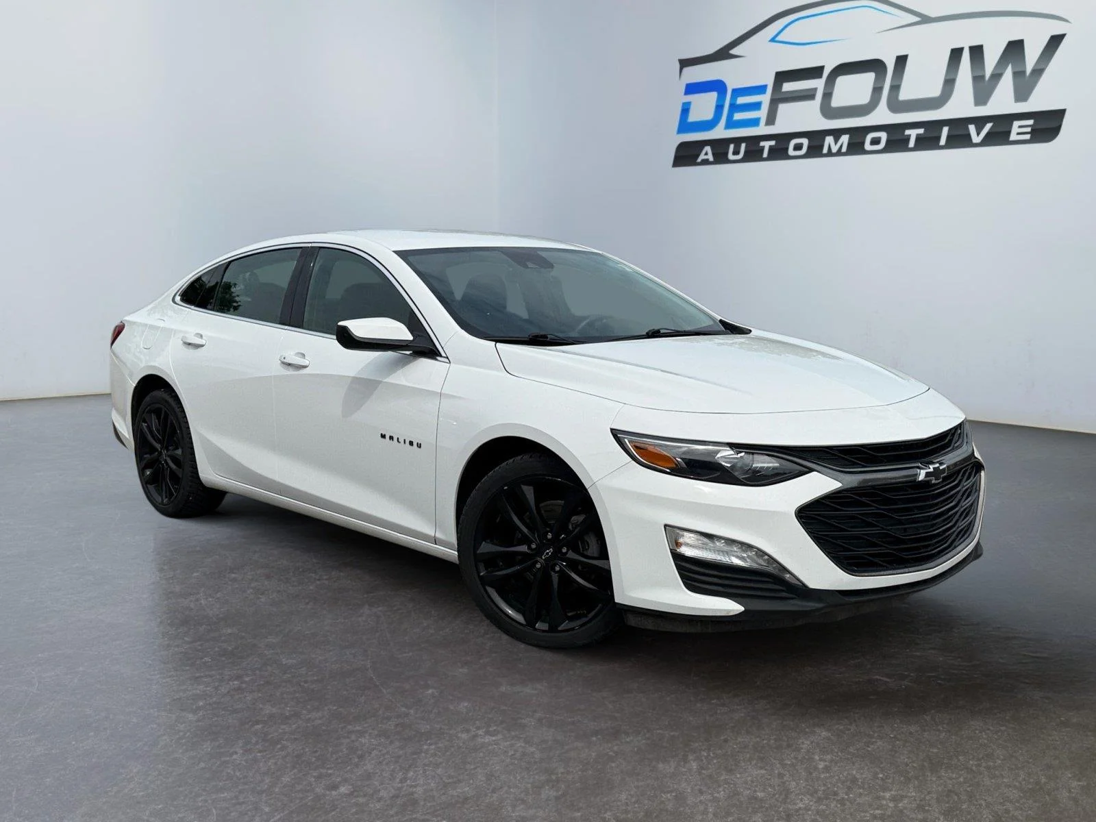 Used 2024 Summit White Chevrolet 1LT image 1