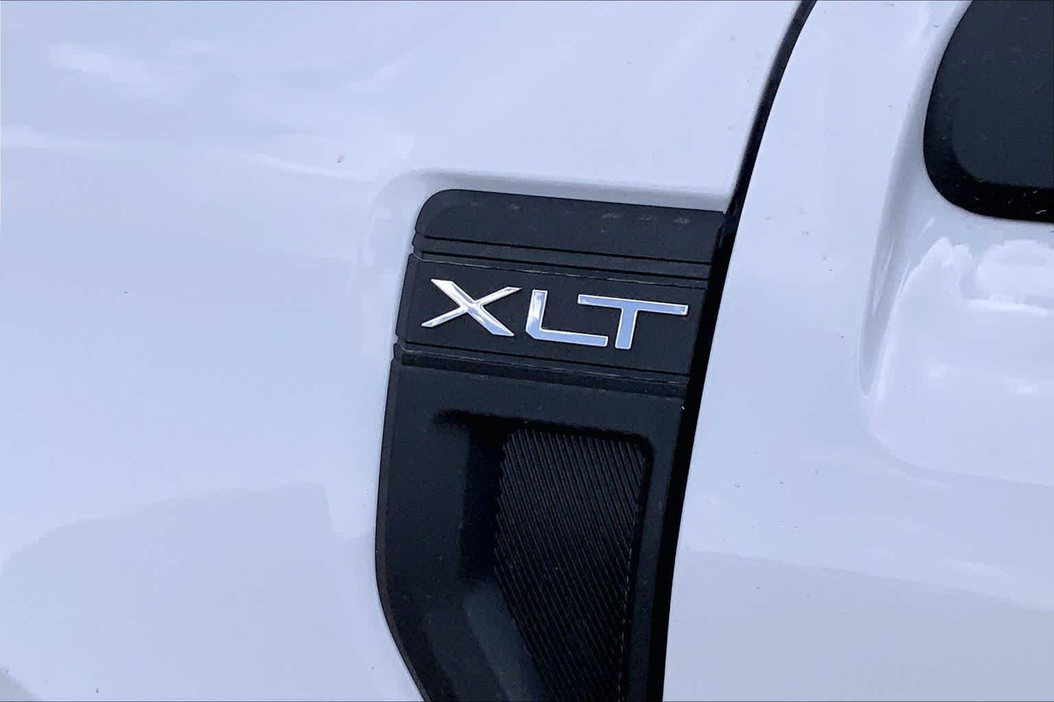 New 2026 Oxford White Ford XLT image 15
