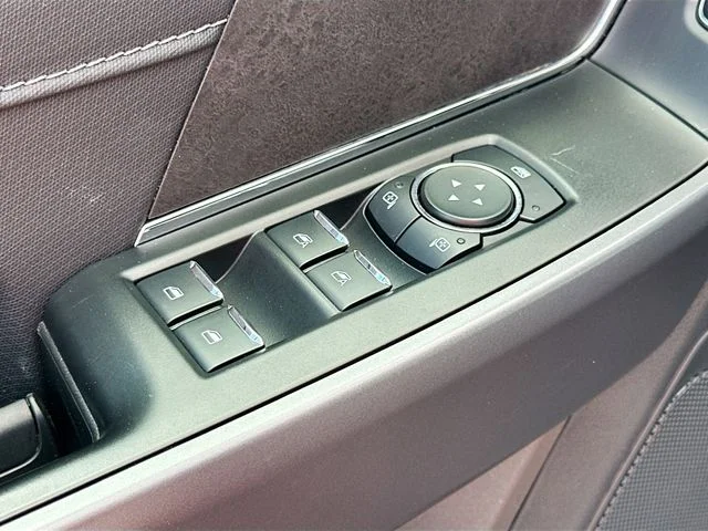 Used 2025 Blue Ford XLT image 17