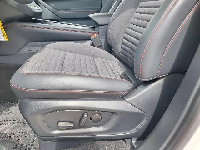 New 2027 Star White Metallic Tri-Coat Ford ST-Line image 39