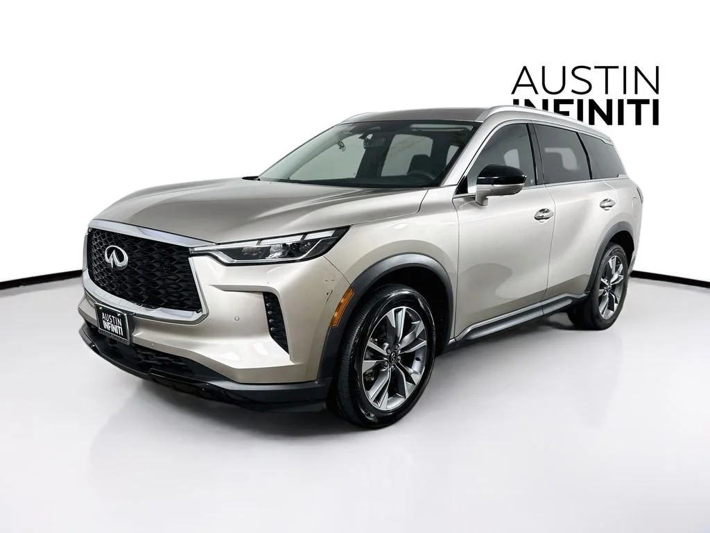 Certified Used 2023 Silver INFINITI LUXE image 5