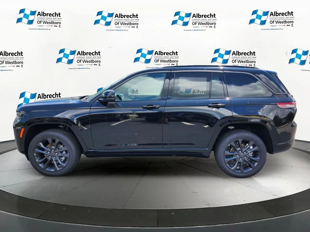New 2026 Diamond Black Crystal Pearlcoat Jeep Limited Reserve image 2