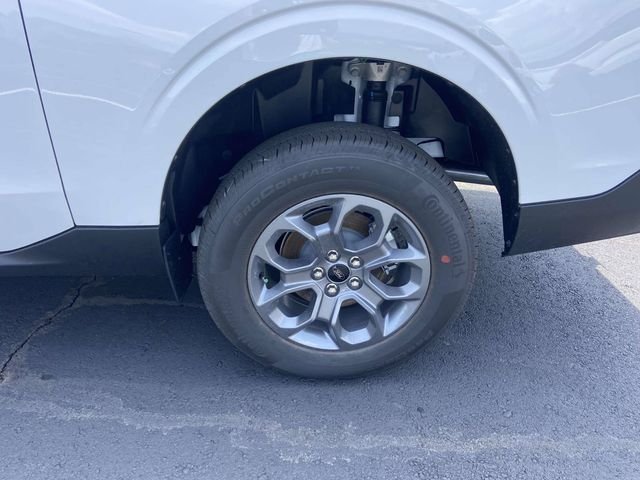 New 2026 Oxford White Ford XLT image 6