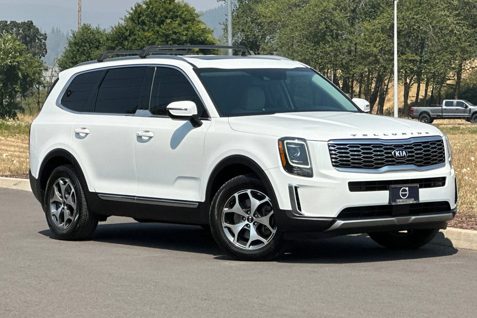 Used 2020 White Kia EX image 1