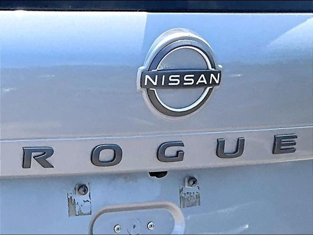 Used 2025 Silver Nissan SV image 27